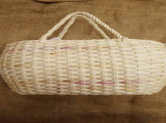 BOKASTI CEKAR IZ KORUZNEGA LIČJA